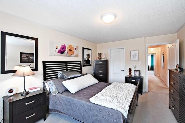 132 Holmes Cres, House attached with 3 bedrooms, 3 bathrooms and 3 parking in Milton ON | Image 4