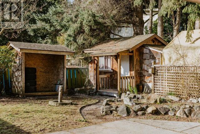 5609 Trail Avenue, House detached with 3 bedrooms, 1 bathrooms and 2 parking in Sechelt BC | Image 26