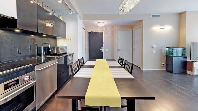 2509 - 125 Peter St, Condo with 2 bedrooms, 1 bathrooms and 1 parking in Toronto ON | Image 24