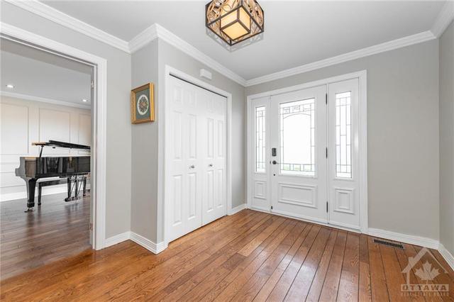 19 Denewood Crescent, House detached with 5 bedrooms, 4 bathrooms and 6 parking in Ottawa ON | Image 3