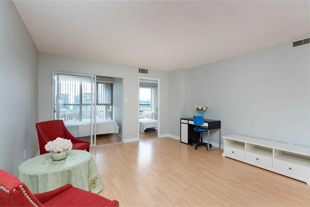 810 - 65 Scadding Ave, Condo with 2 bedrooms, 2 bathrooms and 1 parking in Toronto ON | Image 6