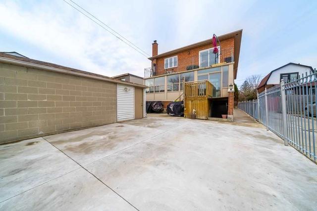 277 Harvie Ave, House detached with 6 bedrooms, 5 bathrooms and 5 parking in Toronto ON | Image 18