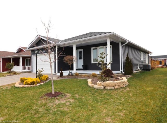 6 Blue Boulevard, House detached with 2 bedrooms, 2 bathrooms and null parking in Ashfield Colborne Wawanosh ON | Card Image