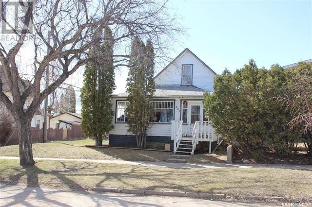 834 6th Avenue Nw, House detached with 3 bedrooms, 1 bathrooms and null parking in Moose Jaw SK | Image 2