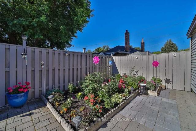 70 Bicknell Ave, House detached with 2 bedrooms, 2 bathrooms and 2 parking in Toronto ON | Image 25