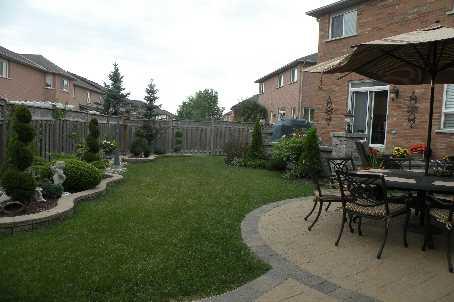 70 Brookhaven Cres E, House detached with 4 bedrooms, 3 bathrooms and 4 parking in Markham ON | Image 2