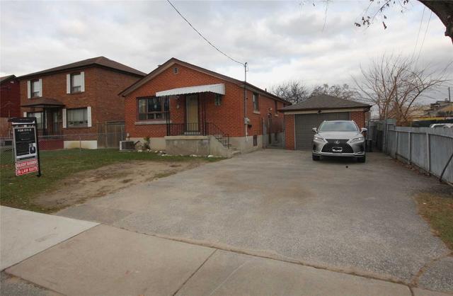 11 Rosemeade Ave, House detached with 4 bedrooms, 3 bathrooms and 6 parking in Toronto ON | Card Image