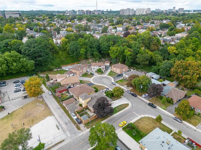 131 Langden Ave, House semidetached with 3 bedrooms, 2 bathrooms and 6 parking in Toronto ON | Image 30