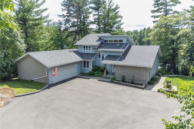 121 Rosebrugh Road, House detached with 3 bedrooms, 4 bathrooms and 10 parking in Greater Madawaska ON | Image 2