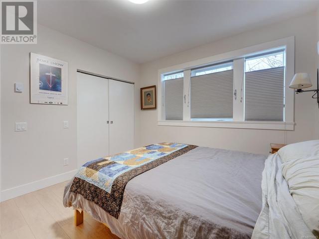 1 - 1146 Caledonia Ave, Condo with 2 bedrooms, 1 bathrooms and 1 parking in Victoria BC | Image 14