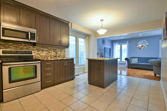 1013 Rathmore Cres, House detached with 3 bedrooms, 4 bathrooms and 4 parking in Pickering ON | Image 5