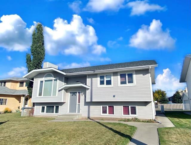6111 58 Street, House detached with 5 bedrooms, 3 bathrooms and 2 parking in Clearwater County AB | Image 3