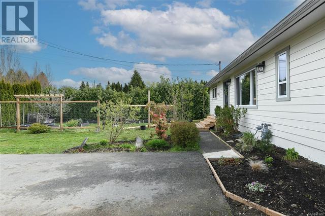 1380 Cumberland Rd, House detached with 3 bedrooms, 2 bathrooms and 2 parking in Courtenay BC | Image 11
