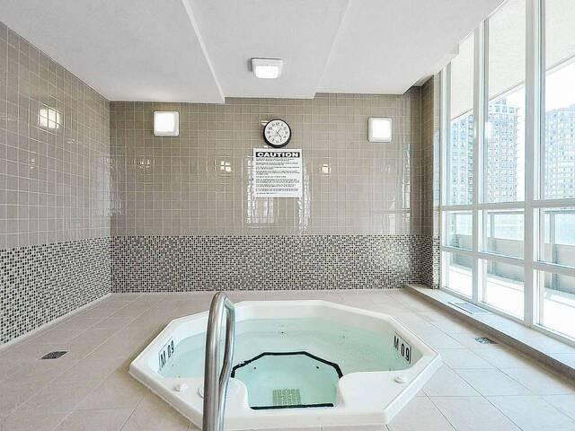 1903 - 208 Enfield Pl, Condo with 2 bedrooms, 2 bathrooms and 1 parking in Mississauga ON | Image 31