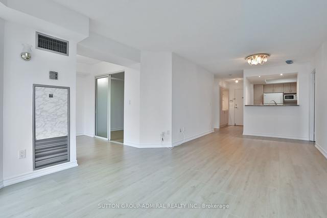711 - 325 Webb Dr, Condo with 2 bedrooms, 2 bathrooms and 1 parking in Mississauga ON | Image 3
