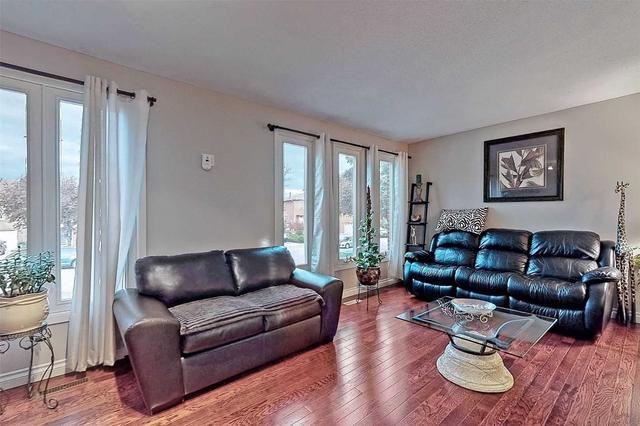 3241 Mccarthy Crt, House semidetached with 3 bedrooms, 3 bathrooms and 6 parking in Mississauga ON | Image 33