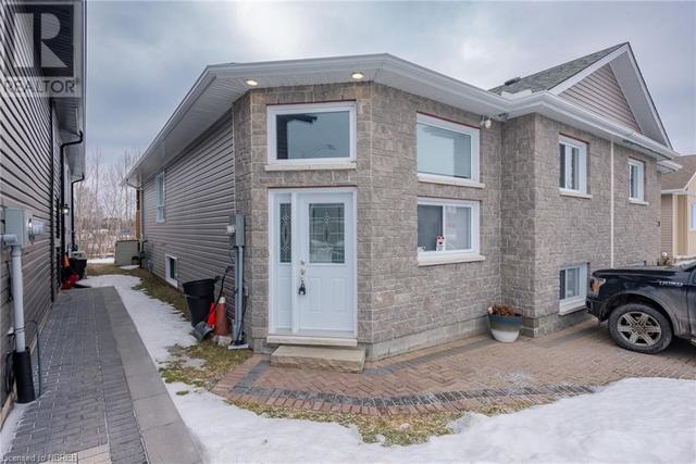59 Perut Place, North Bay, ON, P1B9R6 | Card Image