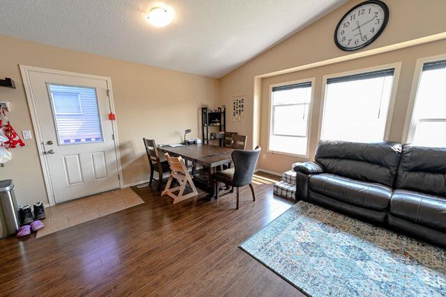 9535 93 Street, House detached with 4 bedrooms, 2 bathrooms and 2 parking in Wembley AB | Image 6