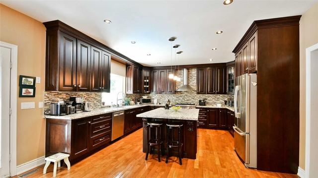 81 Woodview Dr, House detached with 5 bedrooms, 4 bathrooms and 11 parking in Pickering ON | Image 6
