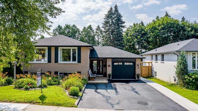 225 Rose St, House detached with 3 bedrooms, 2 bathrooms and 3 parking in Barrie ON | Image 1