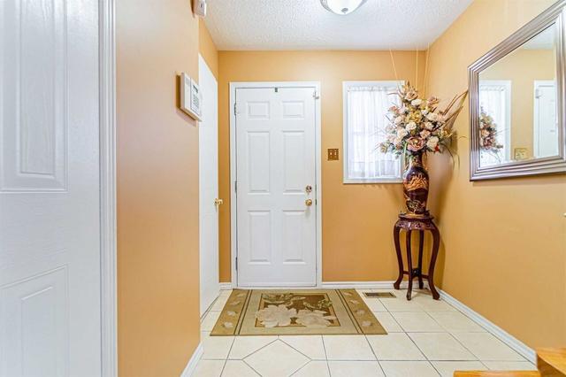 13 Ready Crt, House semidetached with 3 bedrooms, 2 bathrooms and 4 parking in Brampton ON | Image 31