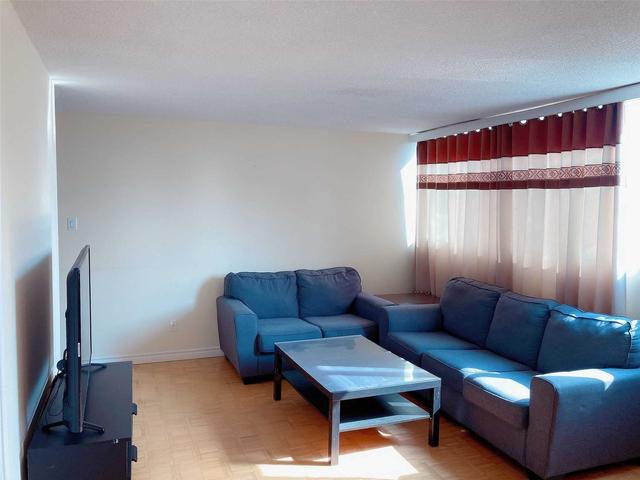 sph7 - 3695 Kaneff Cres, Condo with 2 bedrooms, 2 bathrooms and 1 parking in Mississauga ON | Image 2