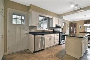 4382 Lakeshore Rd, House detached with 4 bedrooms, 3 bathrooms and 8 parking in Burlington ON | Image 8