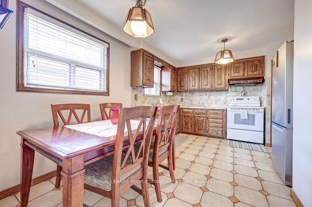 43 Starview Dr, House semidetached with 3 bedrooms, 2 bathrooms and 4 parking in Toronto ON | Image 6
