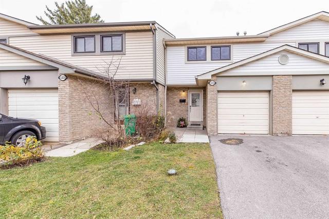 132 Ashton Cres, Townhouse with 3 bedrooms, 2 bathrooms and 2 parking in Brampton ON | Image 1