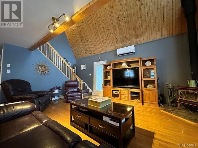 47 Belanger Street, House detached with 3 bedrooms, 2 bathrooms and null parking in Edmundston NB | Image 6