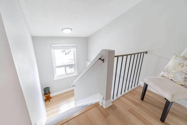 51 Mcmullen Cres, Townhouse with 3 bedrooms, 2 bathrooms and 2 parking in Brampton ON | Image 6