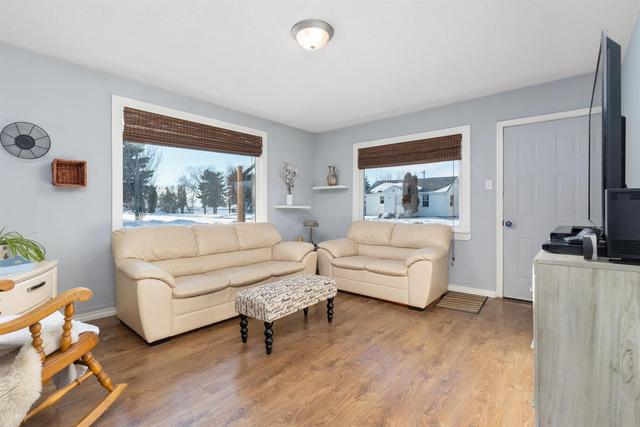 5025 54 Street, House detached with 2 bedrooms, 1 bathrooms and 2 parking in Daysland AB | Image 5