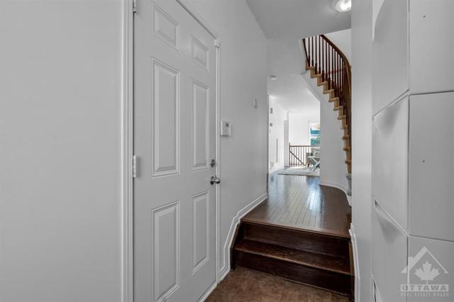 413 Dusk Private, Townhouse with 3 bedrooms, 2 bathrooms and 3 parking in Ottawa ON | Image 2