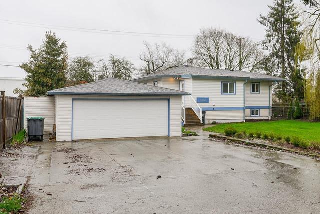6152 175b Street, House detached with 4 bedrooms, 2 bathrooms and 8 parking in Surrey BC | Image 2
