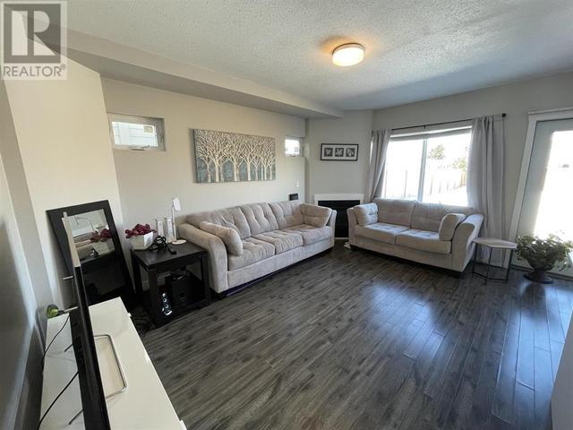 9020 74 Street, House attached with 3 bedrooms, 3 bathrooms and null parking in Fort St. John BC | Image 5