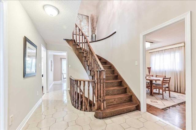 8 Timbermill Cres, House detached with 4 bedrooms, 4 bathrooms and 4 parking in Markham ON | Image 2