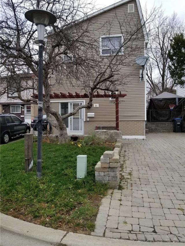 21 Hallcrown Crt W, House detached with 3 bedrooms, 2 bathrooms and 3 parking in Brampton ON | Image 33