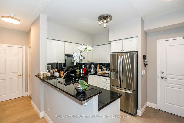 718 - 16 Dallimore Circ, Condo with 2 bedrooms, 2 bathrooms and 2 parking in Toronto ON | Image 14