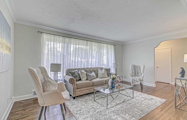 7 Greening Cres, House detached with 3 bedrooms, 2 bathrooms and 3 parking in Toronto ON | Image 16