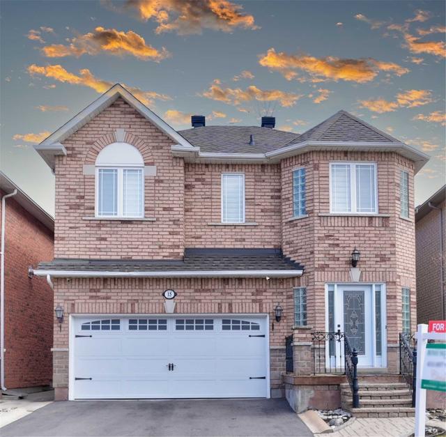 15 Chiara Dr, House detached with 3 bedrooms, 4 bathrooms and 6 parking in Vaughan ON | Image 1