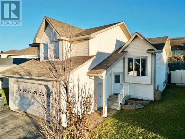 7013 99 Street, House detached with 4 bedrooms, 2 bathrooms and 4 parking in Peace River AB | Image 2