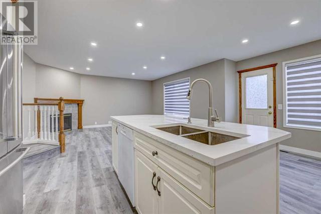 12530 Douglas Woods Road Se, House detached with 5 bedrooms, 3 bathrooms and 2 parking in Calgary AB | Image 17