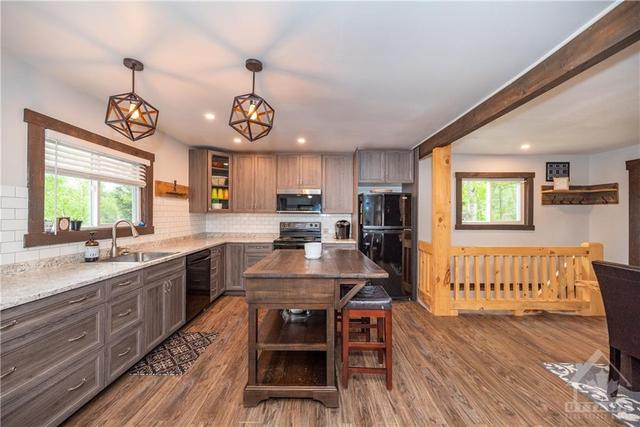 40489 Combermere Road, House detached with 3 bedrooms, 2 bathrooms and 4 parking in Madawaska Valley ON | Image 7