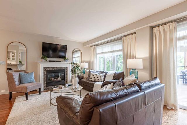 2254 Fairbairn Crt, House attached with 3 bedrooms, 3 bathrooms and 2 parking in Oakville ON | Image 6