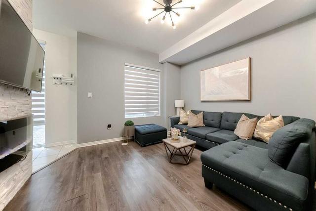 18 - 18 Applewood Lane, Townhouse with 3 bedrooms, 3 bathrooms and 1 parking in Toronto ON | Image 23