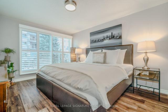 uc2 - 18 Concorde Pl, Condo with 1 bedrooms, 2 bathrooms and 1 parking in Toronto ON | Image 3