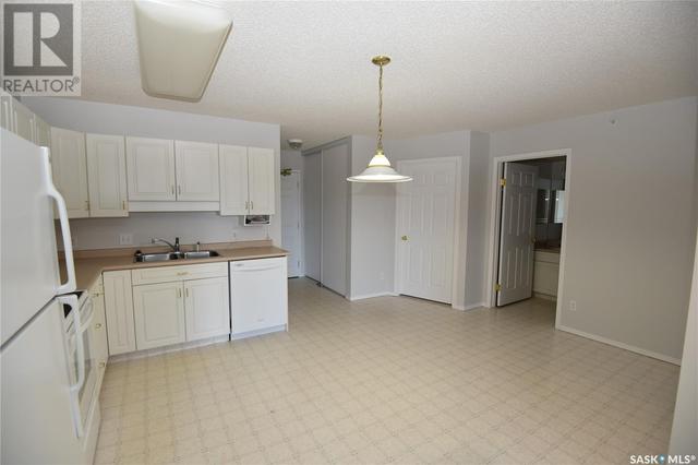 402 - 220 1st Street E, Condo with 1 bedrooms, 1 bathrooms and null parking in Nipawin SK | Image 3