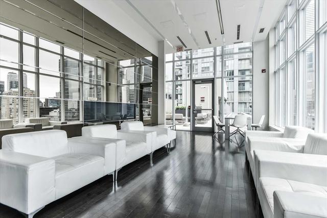 Lph14 - 21 Nelson St, Condo with 1 bedrooms, 2 bathrooms and 2 parking in Toronto ON | Image 16