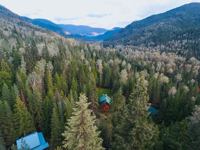 6225 Porto Rico Ymir Road, House detached with 3 bedrooms, 2 bathrooms and null parking in Central Kootenay G BC | Image 3
