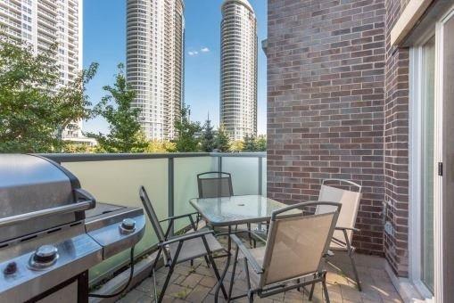 th #12 - 310 Village Green Sq, Townhouse with 3 bedrooms, 3 bathrooms and 2 parking in Toronto ON | Image 4